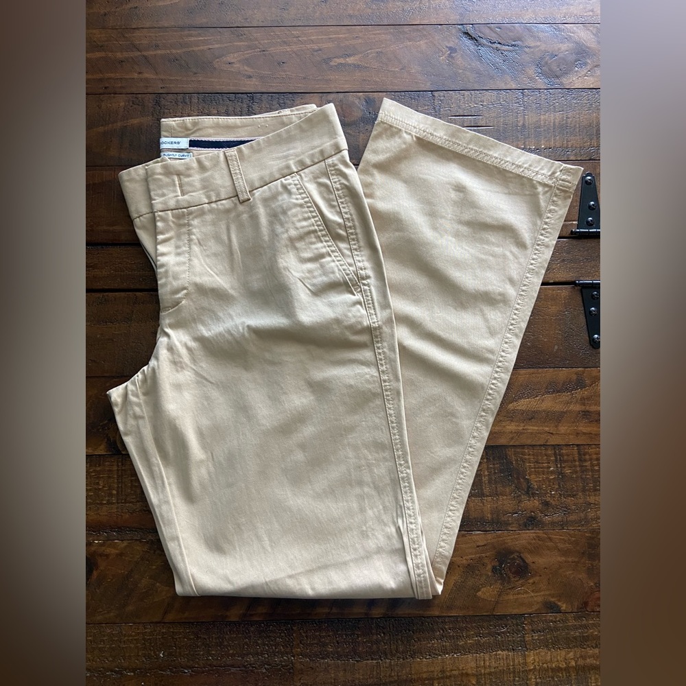 Dockers Iconic Khaki Women’s Size 4 Medium